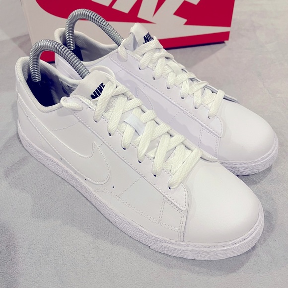 Nike Shoes - NEW Nike Blazer Low LE